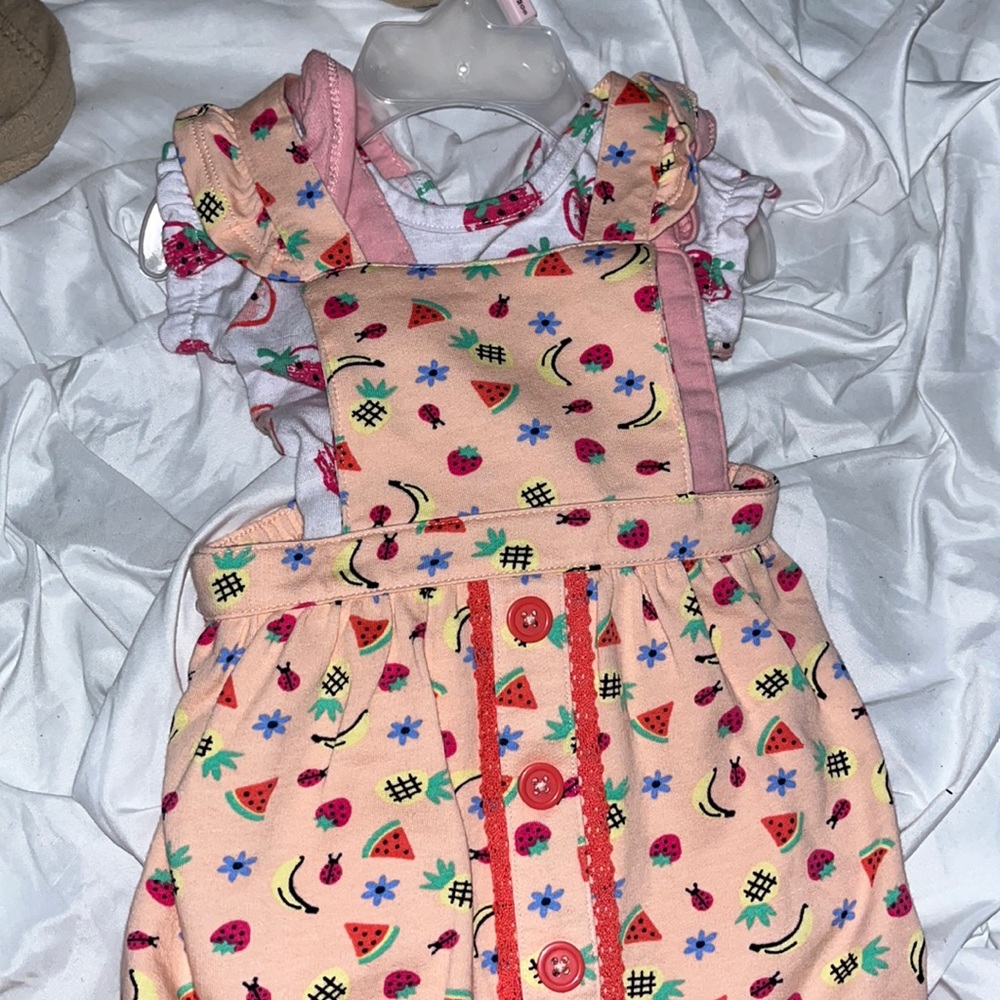 It’s a baby girl outfit.